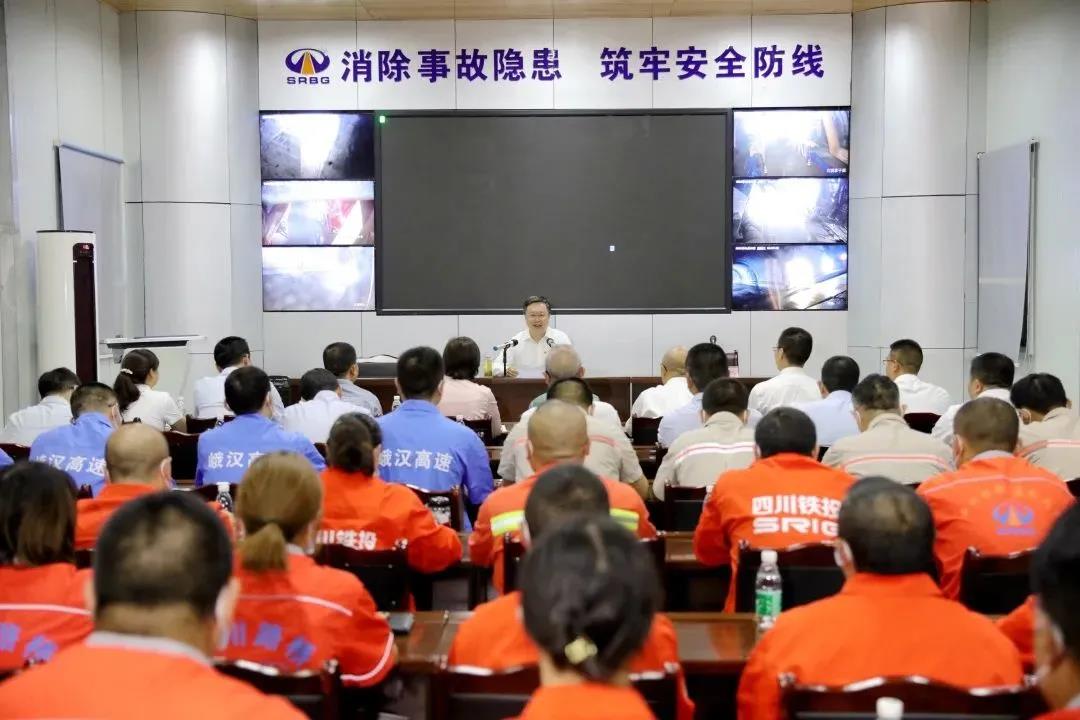 省人大常委會(huì)黨組成員、副主任彭琳調(diào)研督導(dǎo)峨漢高速公路建設(shè)情況并在基層講黨課